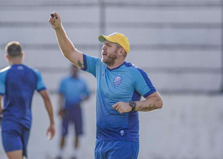 Após eliminação nas copas BR e do NE, técnico anuncia saída do CSA e fecha com Chapecoense