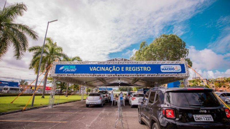 Maceió atribui falta de doses às pessoas de outros municípios que se vacinaram na capital