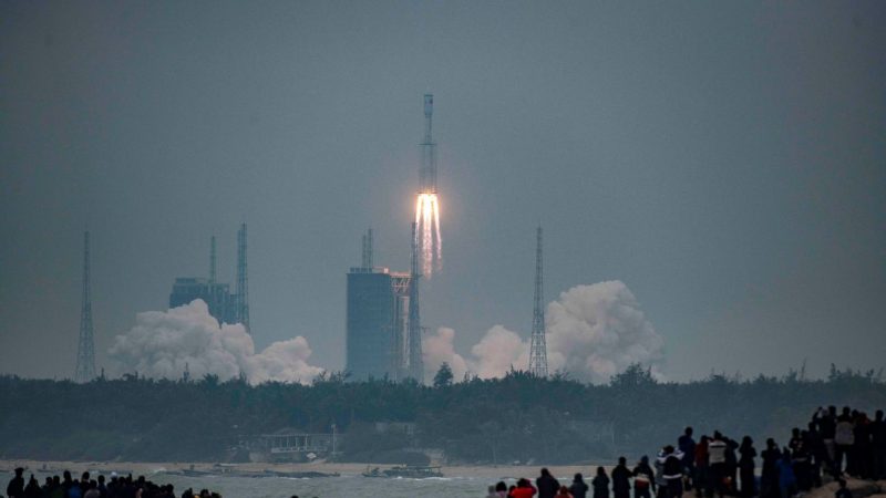 Parte de 20 toneladas de foguete chinês cairá na Terra ainda neste Domingo