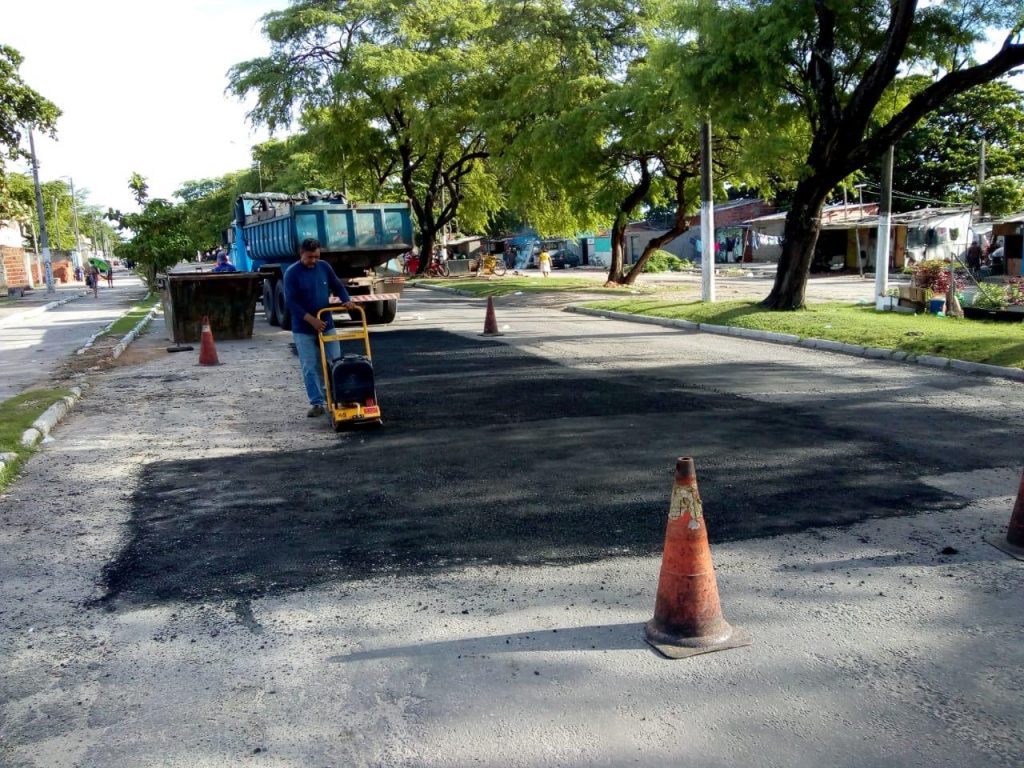 Avenida Senador Rui Palmeira recebe ações da operação tapa-buraco