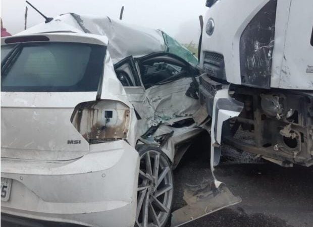 Motorista morre em acidente entre caminhão e carro na BR-316 em Satuba