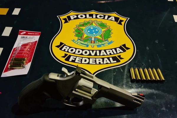 PRF flagra veículo adulterado e porte ilegal de arma de arma de fogo nas BRs 316 e 101