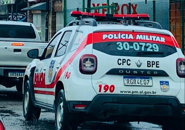 Jovem de 24 anos é preso com drogas e arma no Jacintinho, em Maceió