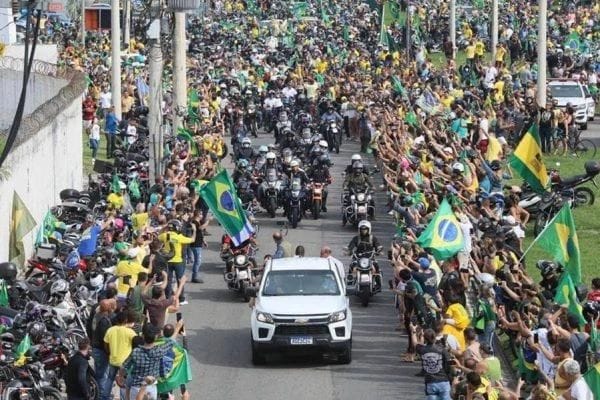 Bolsonaro participa de passeio com motociclistas no Rio neste domingo