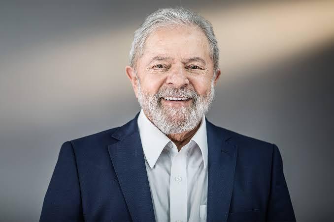 Pela primeira vez, Lula admite que será candidato em 2022.