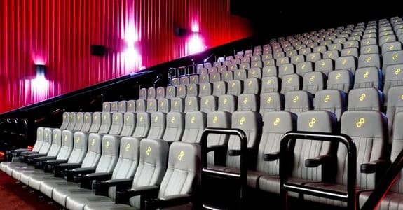 Após anúncio de novo decreto, cinemas anunciam fechamento na capital