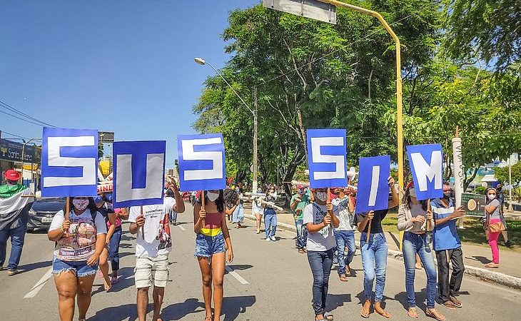 Manifestantes em ato contra Bolsonaro saem às ruas em Maceió e também pedem mais vacinas