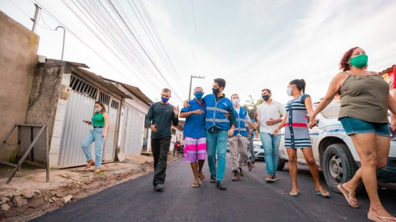 Prefeito JHC entrega obras de pavimentação no Conjunto Frei Damião