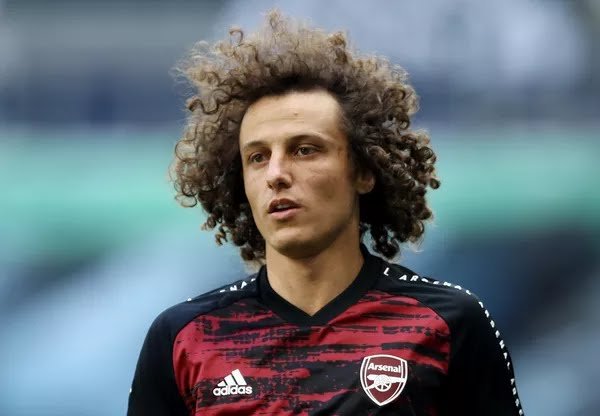 Arsenal confirma saída de quatro jogadores, entre eles o brasileiro David Luiz