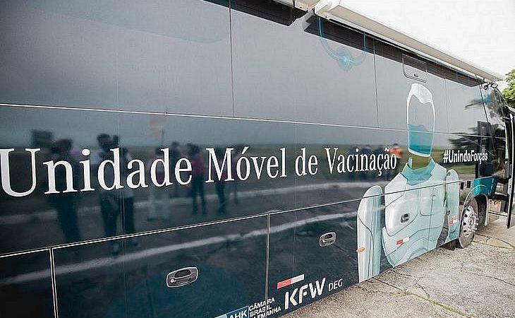 Ônibus da vacina chega à orla da Pajuçara neste sábado (3)