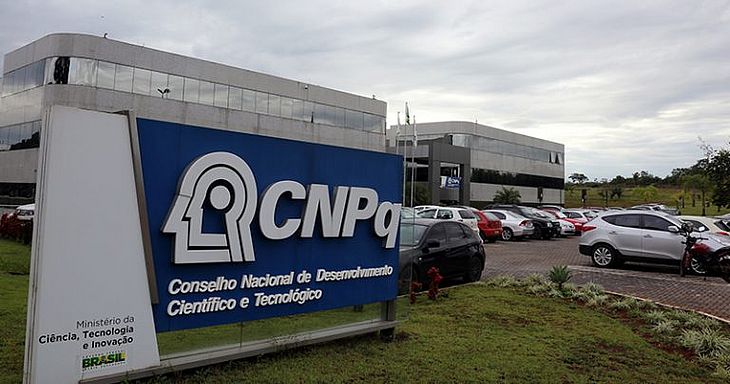 Apagão na ciência: Sem backup, servidor do CNPq queima e milhares de dados acadêmicos desaparecem.