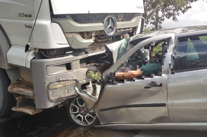 Motorista morre em colisão com carreta carregada de madeira na BR-316 em Pilar