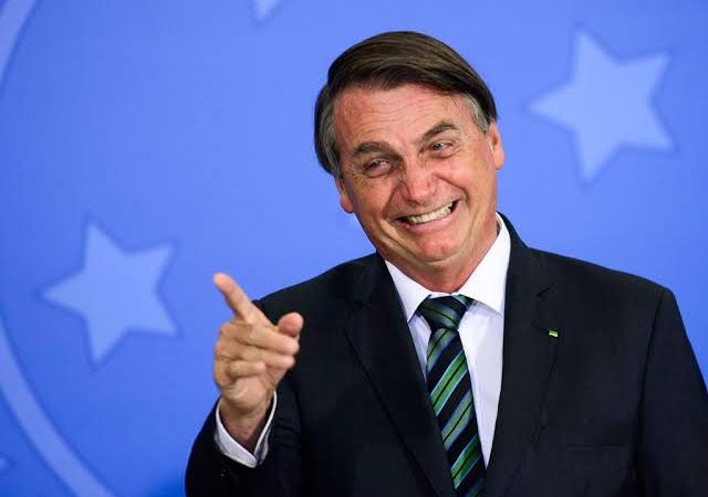 “Capeta querendo apurar alguma coisa no paraíso”, diz Bolsonaro sobre CPI