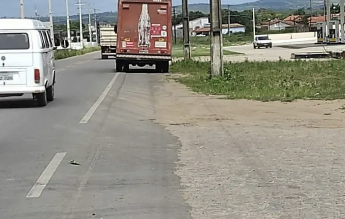 Homem morre atropelado por caminhão após tentar cruzar rodovia em Arapiraca