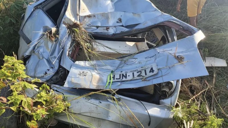 Homem fica preso às ferragens após capotamento de veículo, na AL-101 Norte