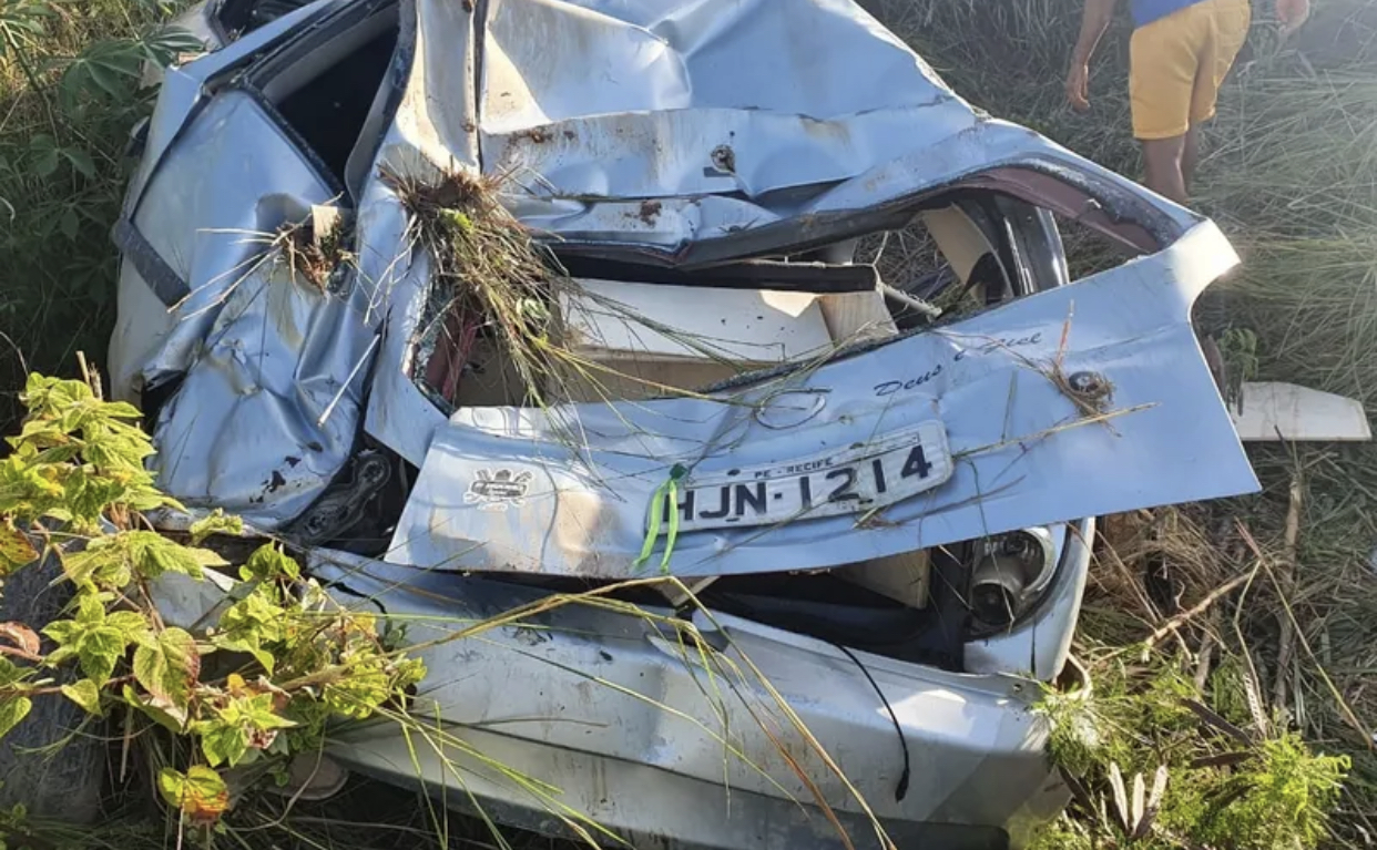 Homem fica preso às ferragens após capotamento de veículo, na AL-101 Norte