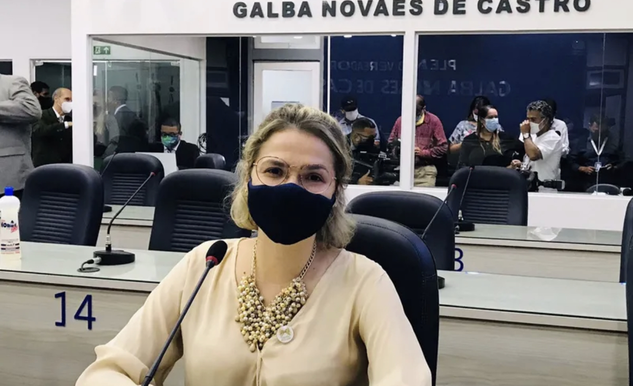 Gaby Ronalsa protocola PL “Programa Viver” em defesa da vida