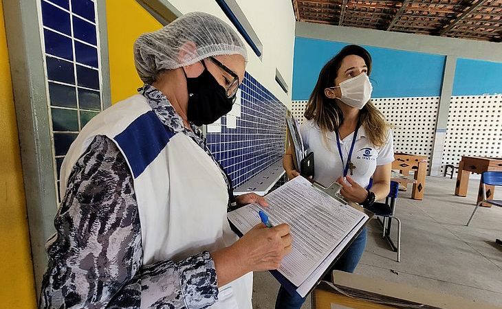 Vigilância Sanitária fiscaliza escolas após retorno às aulas no sistema híbrido