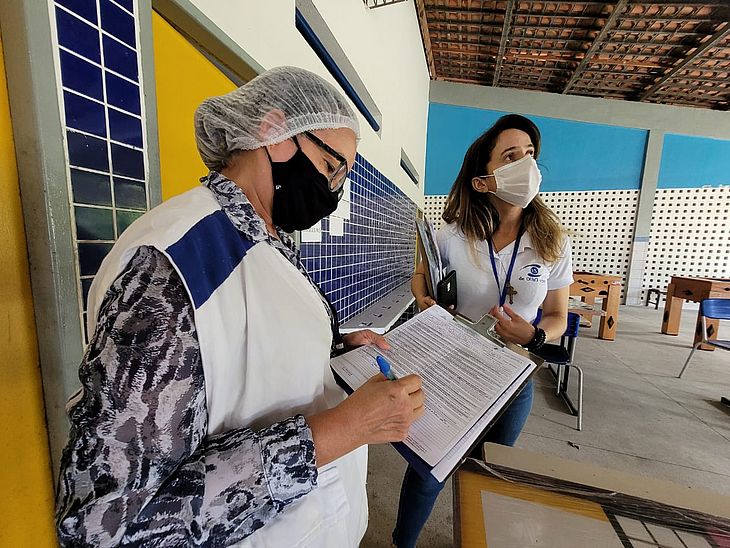 Vigilância Sanitária fiscaliza escolas após retorno às aulas no sistema híbrido