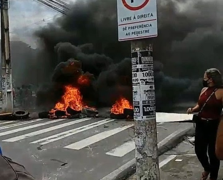 Após protesto na Ladeira dos Martírios, congestionamento se forma no Farol e Centro de Maceió