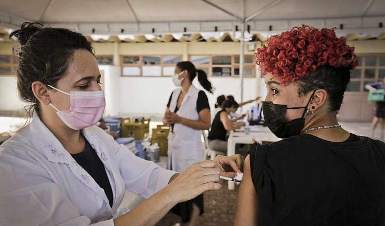 Apesar da recomendação do governo, Maceió retoma hoje vacinação de adolescentes