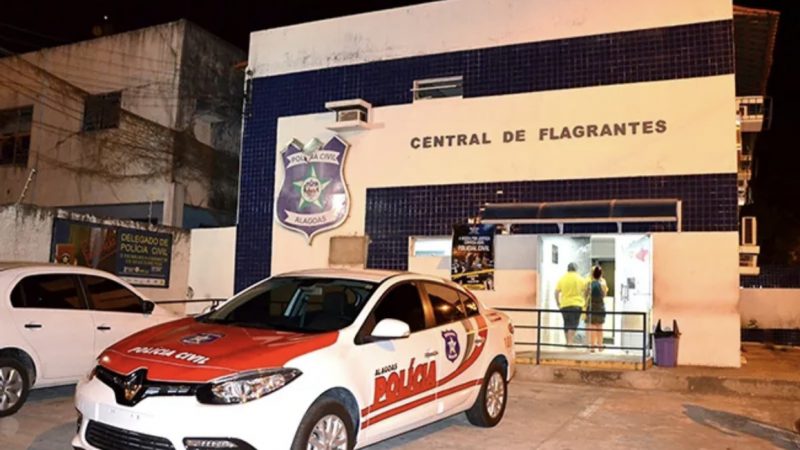 Homem é preso após se masturbar diante de mulher, dentro de mercadinho, em Maceió