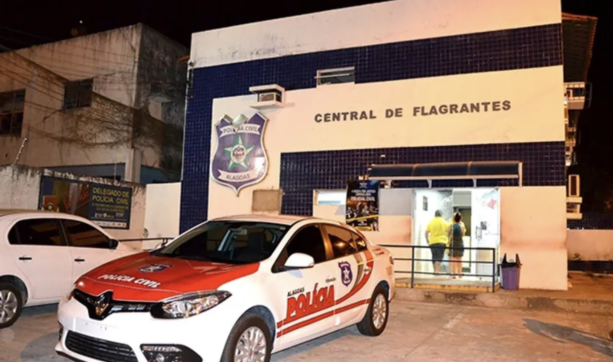 Homem é preso após se masturbar diante de mulher, dentro de mercadinho, em Maceió