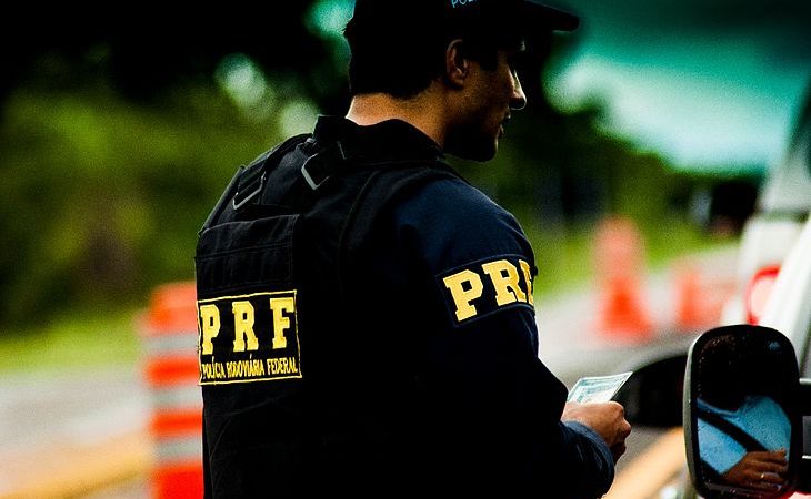 PRF libera, na Bahia, trecho da BR-101 onde acidente matou 12 pessoas