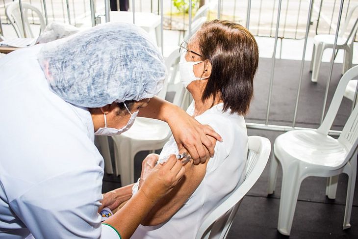 Maceió inicia nesta quarta-feira (22) a 3ª dose para pessoas com 70 anos ou mais e imunossuprimidos