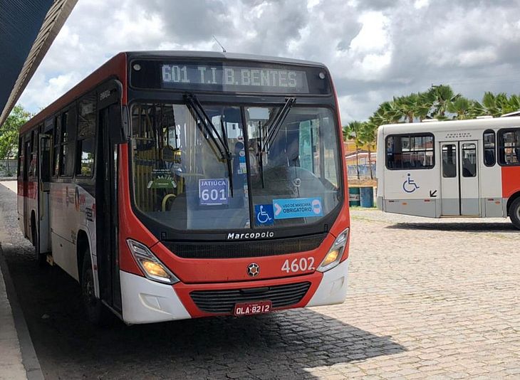 Passageiro é preso suspeito de ejacular em jovem dentro de ônibus no Benedito Bentes