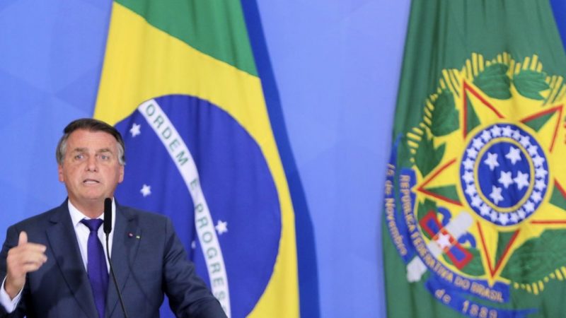 Bolsonaro pede liberação de rodovias aos caminhoneiros