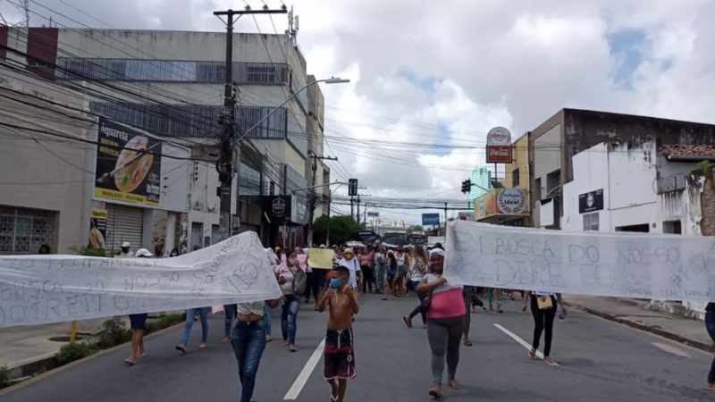 Governador manda investigar se organizações criminosas têm relação com protestos de familiares de presos em Maceió