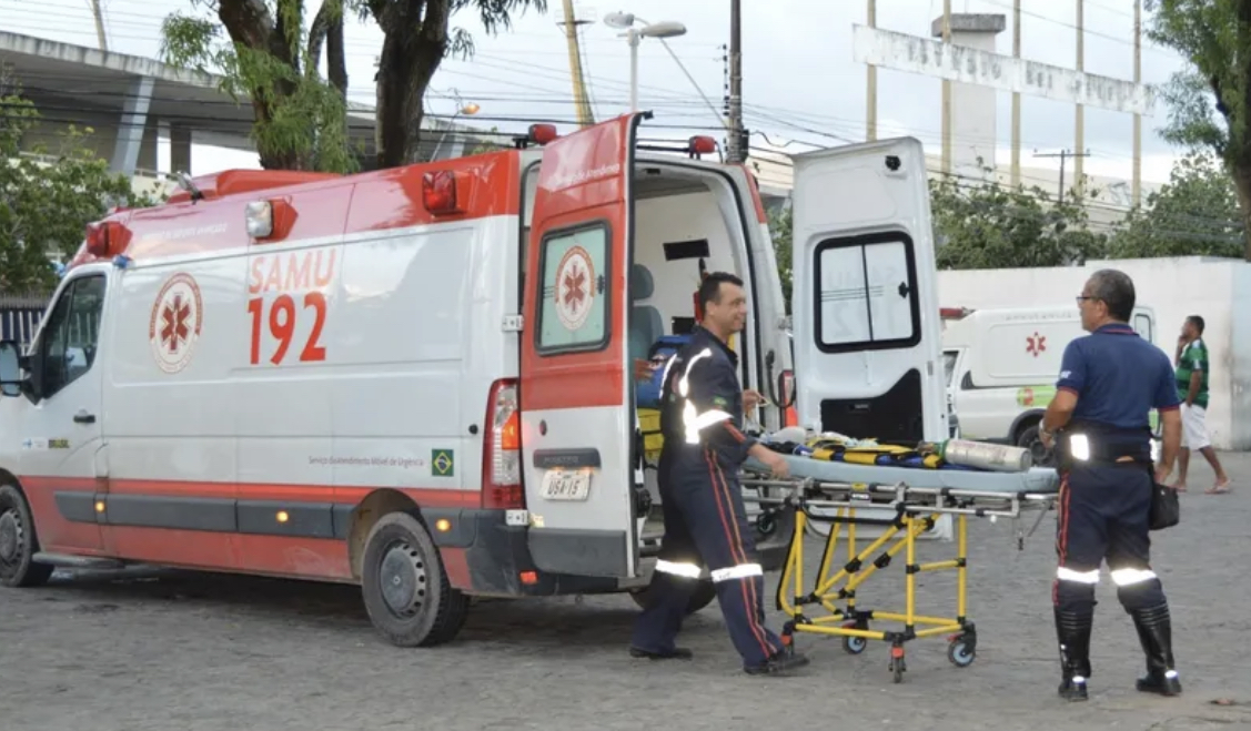 Em Maragogi, colisão entre van e veículo de passeio deixa três pessoas feridas