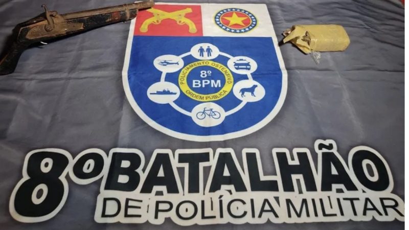 Policiais militares prendem homem após flagrante de tráfico de drogas em bar