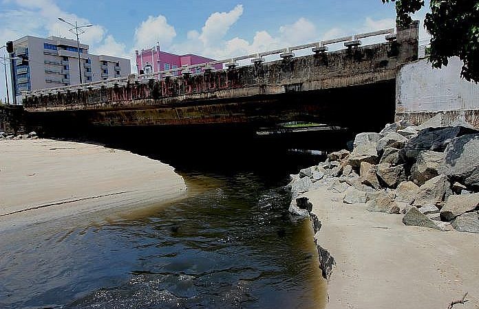 Homem é roubado e empurrado da Ponte do Salgadinho enquanto fazia caminhada