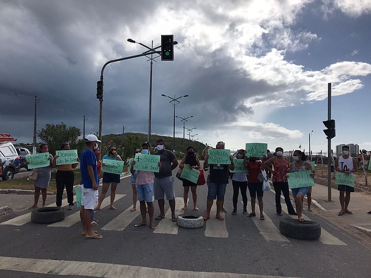 Em protesto contra a SMTT, moradores do São Jorge bloqueiam a Avenida Josepha de Mello