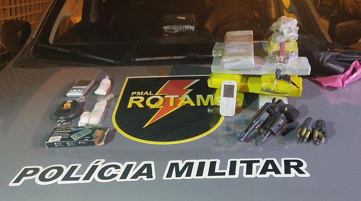 Casal é preso com mais de 7 kg de maconha e revólver em Santana do Ipanema