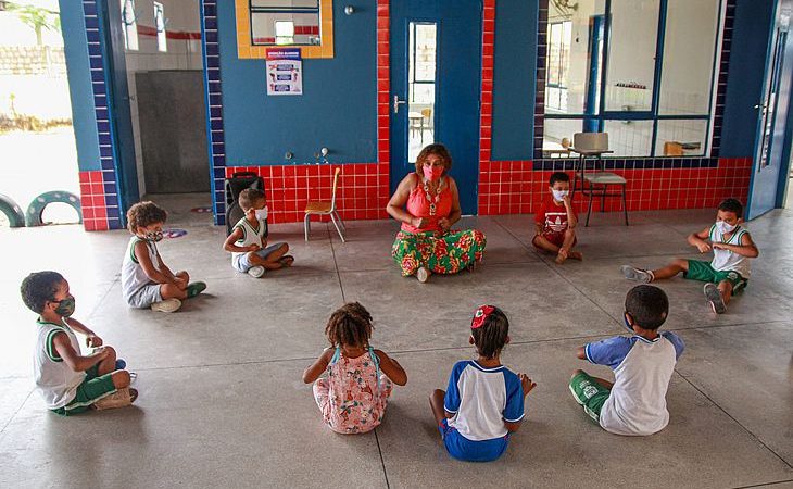 ‘Escola doce lar’: pequenos alagoanos voltam às creches e pais destacam importância do desenvolvimento infantil