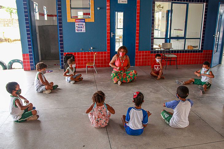 ‘Escola doce lar’: pequenos alagoanos voltam às creches e pais destacam importância do desenvolvimento infantil