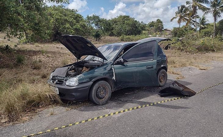 Homem põe fogo no próprio carro ao ter veículo apreendido em blitz, em Piaçabuçu