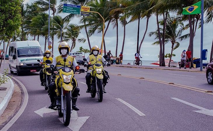 Motorista embriagado é preso após quase invadir contramão na orla de Ponta Verde