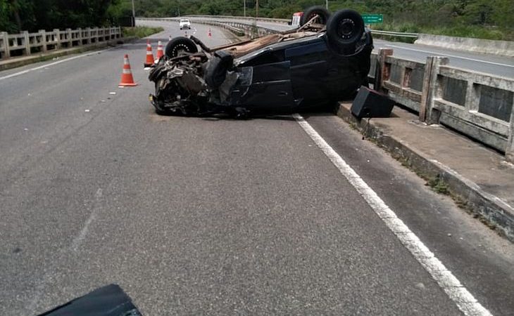 Motorista perde controle e capota o carro na Barra de São Miguel