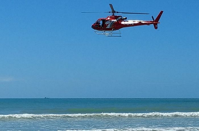 Jovem se afoga no mar de Paripueira e é resgatado por populares