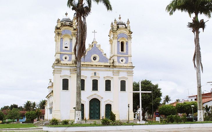 Padre causa revolta ao compartilhar vídeo erótico em grupo com fiéis: “Foi engano”