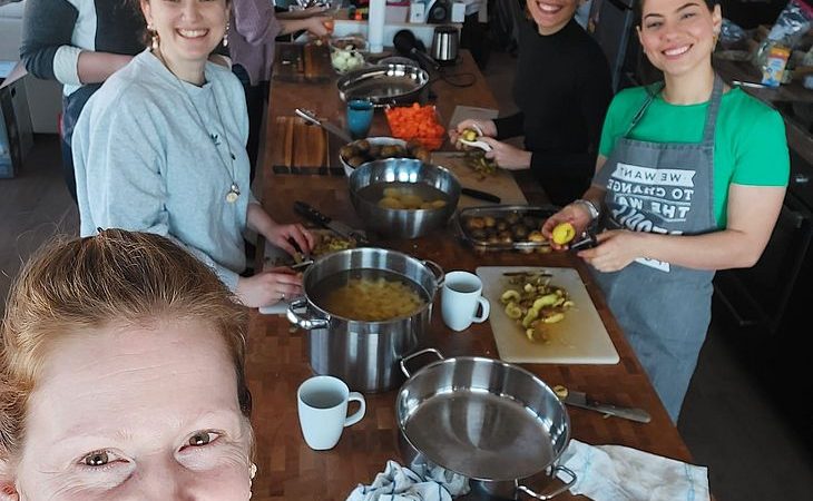 Na Alemanha, alagoana se emociona ao ajudar refugiados da guerra da Ucrânia: “Chegam morrendo de fome”