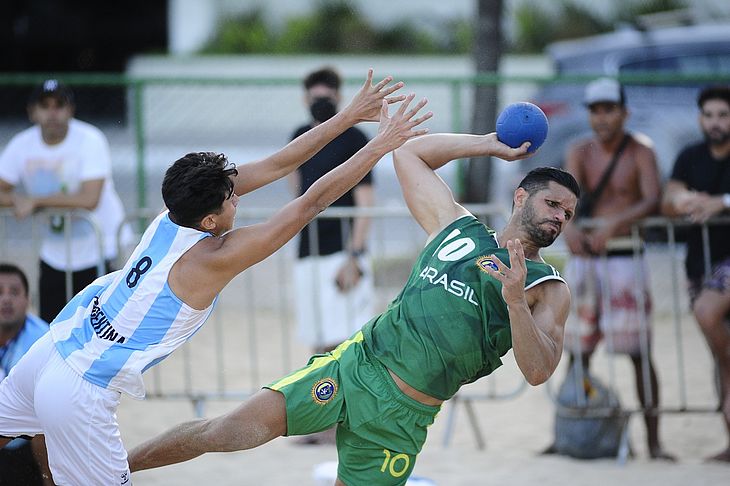 Brasil segue invicto no Sul-Centro Americano de Beach Handball e se prepara para finais da competição