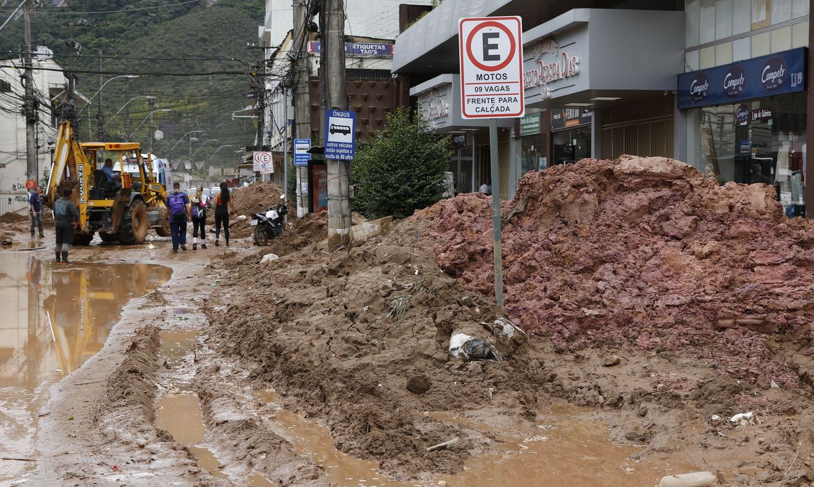 Total de mortos em Petrópolis sobe para 146