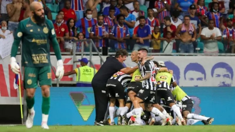 Governo da Bahia amplia limite de público em eventos e estádios de futebol