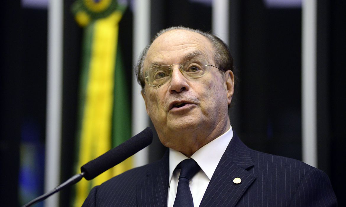 Paulo Maluf recebe alta hospitalar em São Paulo