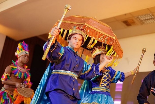 Jovens com Síndrome de Down encantaram público com show de danças folclóricas